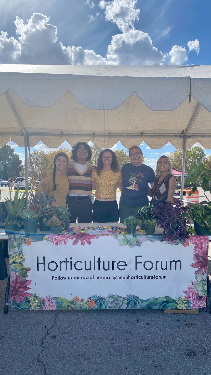 Students under canopy representing the horticulture forum
